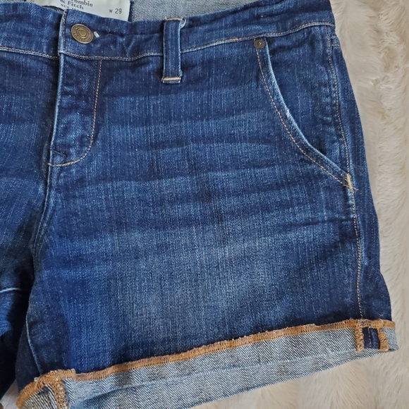 ABERCROMBIE & FITCH~ PERFECT STRETCH DENIM SHORTS! - Picture 4 of 11